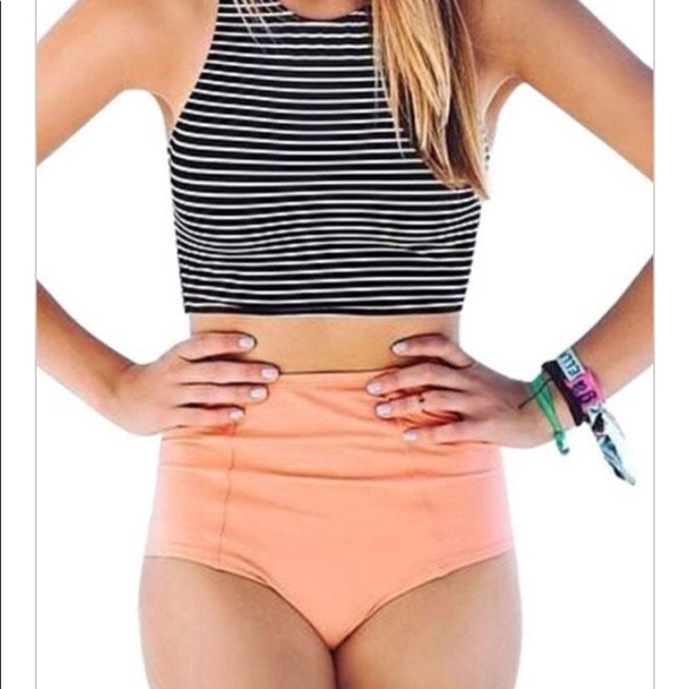 Beach sissi two piece high wasted suit.